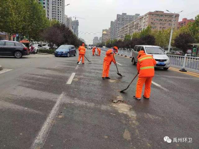 禹州环卫:周五清洁不松懈 提升质量保洁净 禹州环卫:周五清洁不松懈 提升质量保洁净
