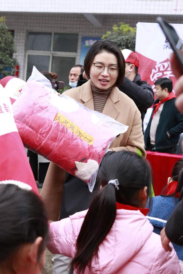 禹州这个山区学校发生的温暖一幕!感动所有人! 禹州这个山区学校发生的温暖一幕!感动所有人!