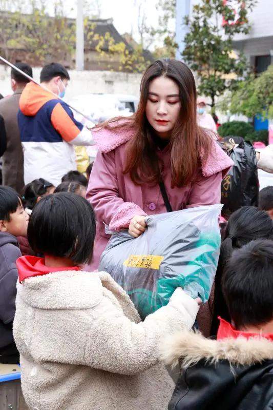 禹州这个山区学校发生的温暖一幕!感动所有人! 禹州这个山区学校发生的温暖一幕!感动所有人!