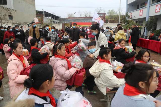 禹州这个山区学校发生的温暖一幕!感动所有人! 禹州这个山区学校发生的温暖一幕!感动所有人!