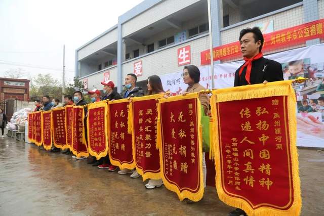 禹州这个山区学校发生的温暖一幕!感动所有人! 禹州这个山区学校发生的温暖一幕!感动所有人!