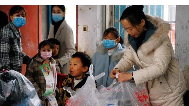 禹州这个山区学校发生的温暖一幕!感动所有人! 禹州这个山区学校发生的温暖一幕!感动所有人!
