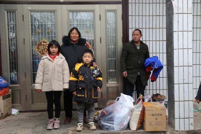禹州这个山区学校发生的温暖一幕!感动所有人! 禹州这个山区学校发生的温暖一幕!感动所有人!