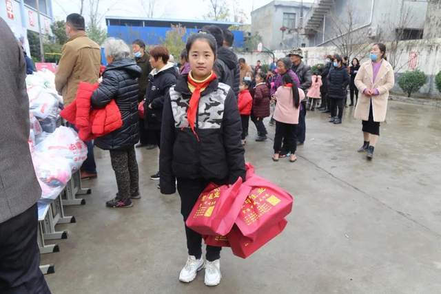 禹州这个山区学校发生的温暖一幕!感动所有人! 禹州这个山区学校发生的温暖一幕!感动所有人!