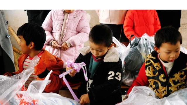 禹州这个山区学校发生的温暖一幕!感动所有人! 禹州这个山区学校发生的温暖一幕!感动所有人!