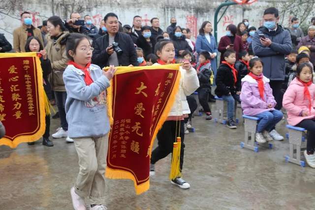 禹州这个山区学校发生的温暖一幕!感动所有人! 禹州这个山区学校发生的温暖一幕!感动所有人!