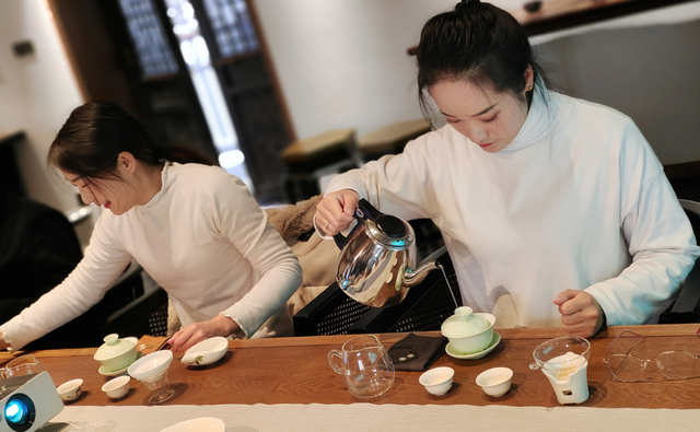 禹州钧瓷茶艺师研修培训班第二场开始啦! 禹州钧瓷茶艺师研修培训班第二场开始啦!