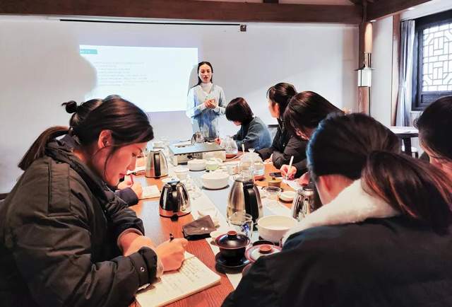 禹州钧瓷茶艺师研修培训班第二场开始啦! 禹州钧瓷茶艺师研修培训班第二场开始啦!