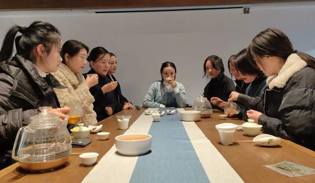 禹州钧瓷茶艺师研修培训班第二场开始啦! 禹州钧瓷茶艺师研修培训班第二场开始啦!