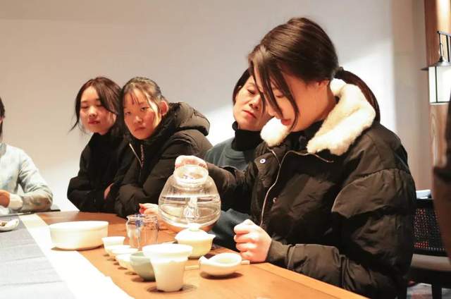 禹州钧瓷茶艺师研修培训班第二场开始啦! 禹州钧瓷茶艺师研修培训班第二场开始啦!
