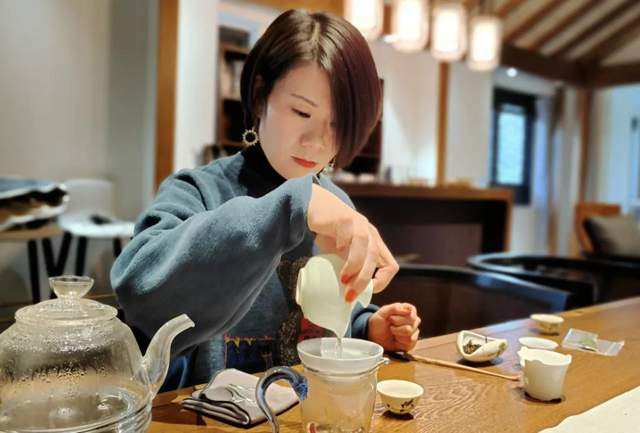 禹州钧瓷茶艺师研修培训班第二场开始啦! 禹州钧瓷茶艺师研修培训班第二场开始啦!