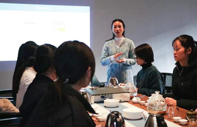 禹州钧瓷茶艺师研修培训班第二场开始啦! 禹州钧瓷茶艺师研修培训班第二场开始啦!
