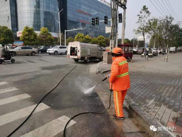 禹州环卫:战低温,不惧严寒 大清洁,热情似火 禹州环卫:战低温,不惧严寒 大清洁,热情似火