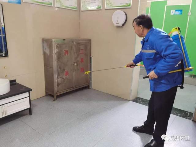禹州环卫:战低温,不惧严寒 大清洁,热情似火 禹州环卫:战低温,不惧严寒 大清洁,热情似火