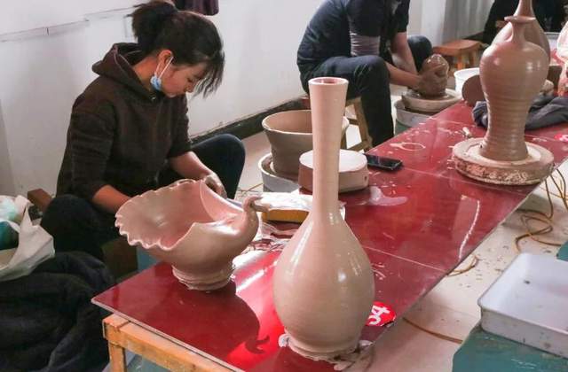“大禹杯”钧陶瓷手拉坯工和钧陶瓷创意雕塑工技能竞赛 “大禹杯”钧陶瓷手拉坯工和钧陶瓷创意雕塑工技能竞赛