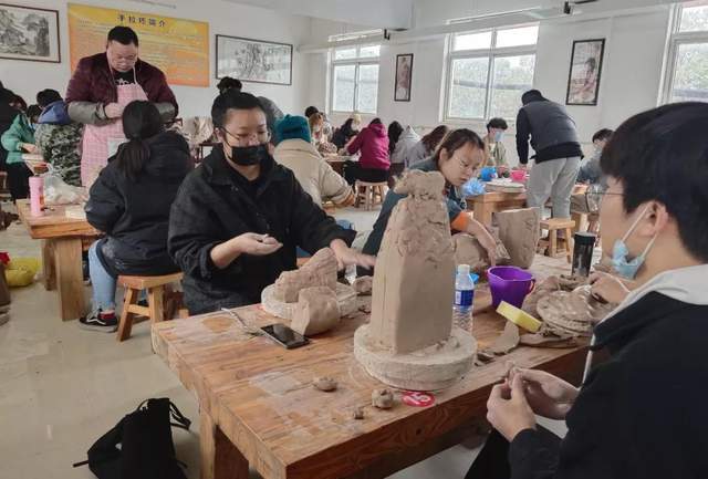 “大禹杯”钧陶瓷手拉坯工和钧陶瓷创意雕塑工技能竞赛 “大禹杯”钧陶瓷手拉坯工和钧陶瓷创意雕塑工技能竞赛