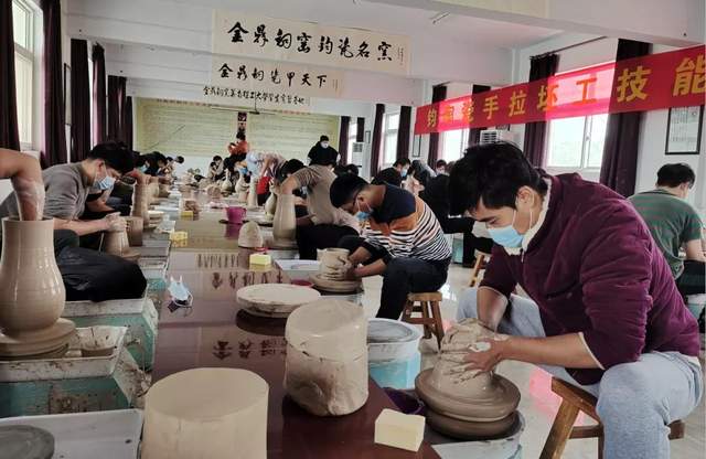 “大禹杯”钧陶瓷手拉坯工和钧陶瓷创意雕塑工技能竞赛 “大禹杯”钧陶瓷手拉坯工和钧陶瓷创意雕塑工技能竞赛