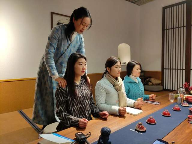 禹州首期钧瓷茶艺师研修培训班圆满结束 禹州首期钧瓷茶艺师研修培训班圆满结束