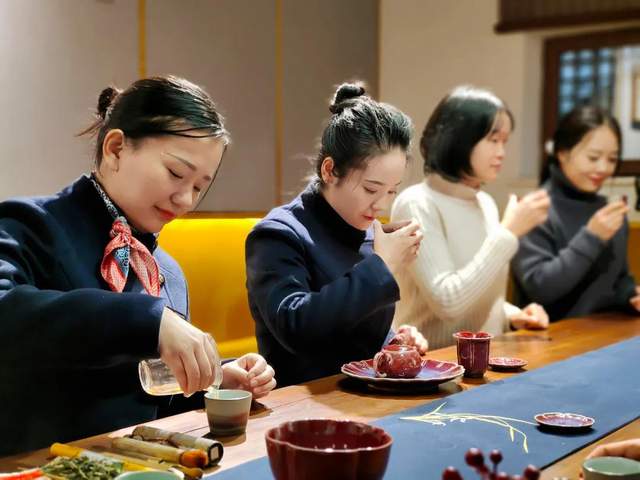 禹州首期钧瓷茶艺师研修培训班圆满结束 禹州首期钧瓷茶艺师研修培训班圆满结束