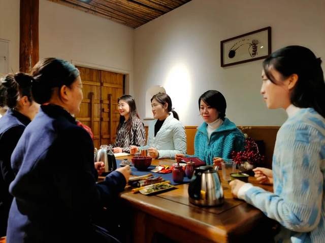 禹州首期钧瓷茶艺师研修培训班圆满结束 禹州首期钧瓷茶艺师研修培训班圆满结束