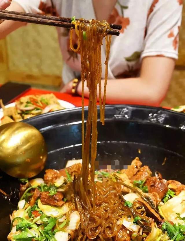 禹州工农兵大铁锅炖菜让体验激情燃烧的时代...! 禹州工农兵大铁锅炖菜让体验激情燃烧的时代...!
