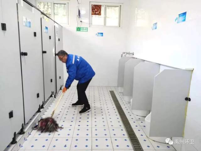 禹州环卫:寒风瑟瑟催人冷 城市清洁忙不停 禹州环卫:寒风瑟瑟催人冷 城市清洁忙不停