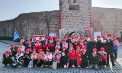 近日神垕古镇景区迎来多批研学团队，昨天又迎来了研学游小高峰……