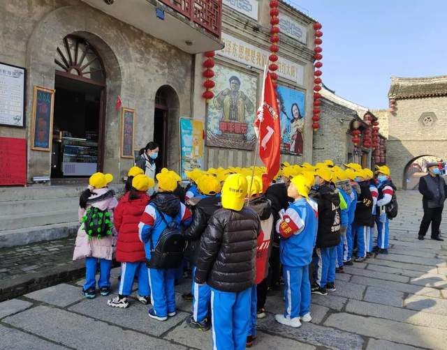 近日神垕古镇景区迎来多批研学团队,昨天又迎来了研学游小高峰…… 近日神垕古镇景区迎来多批研学团队,昨天又迎来了研学游小高峰……