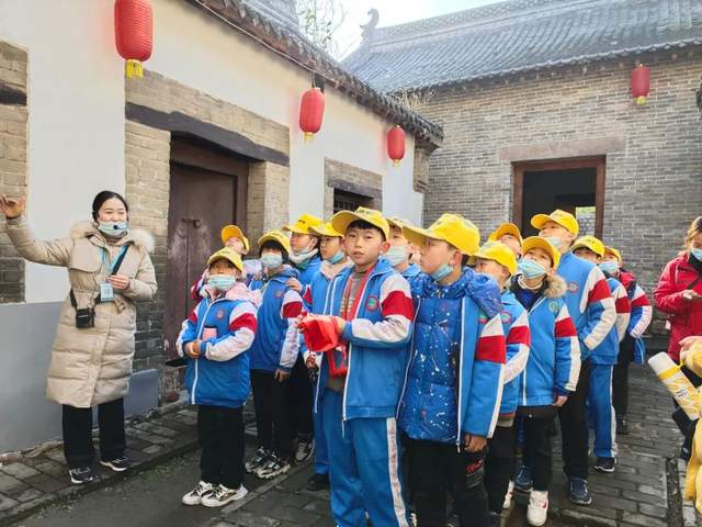 近日神垕古镇景区迎来多批研学团队,昨天又迎来了研学游小高峰…… 近日神垕古镇景区迎来多批研学团队,昨天又迎来了研学游小高峰……