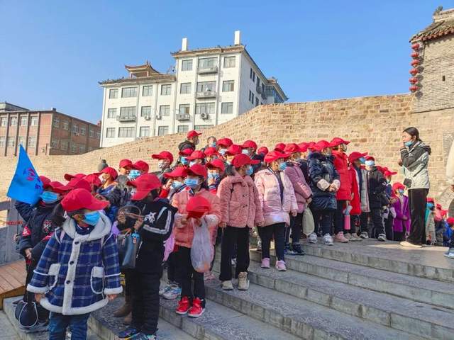 近日神垕古镇景区迎来多批研学团队,昨天又迎来了研学游小高峰…… 近日神垕古镇景区迎来多批研学团队,昨天又迎来了研学游小高峰……