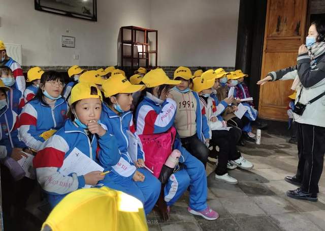 近日神垕古镇景区迎来多批研学团队,昨天又迎来了研学游小高峰…… 近日神垕古镇景区迎来多批研学团队,昨天又迎来了研学游小高峰……