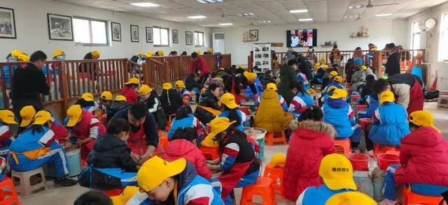近日神垕古镇景区迎来多批研学团队,昨天又迎来了研学游小高峰…… 近日神垕古镇景区迎来多批研学团队,昨天又迎来了研学游小高峰……