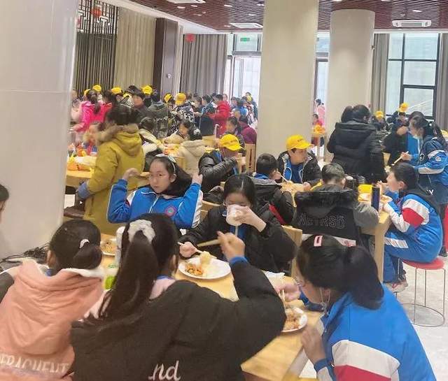 近日神垕古镇景区迎来多批研学团队,昨天又迎来了研学游小高峰…… 近日神垕古镇景区迎来多批研学团队,昨天又迎来了研学游小高峰……