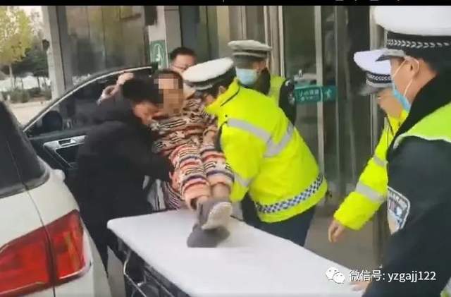 8分钟!男子突发疾病,禹州交警开道护送就医... 8分钟!男子突发疾病,禹州交警开道护送就医...