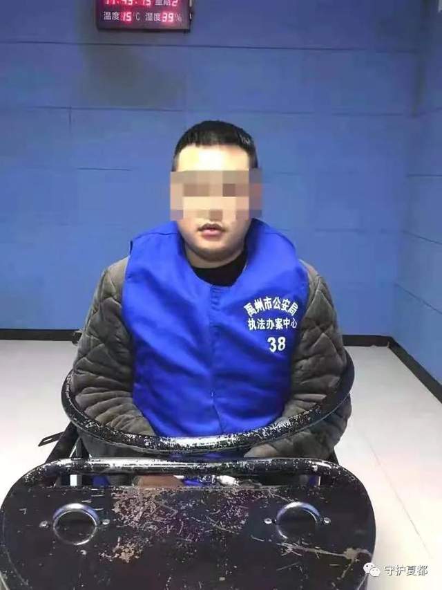 禹州警方集中对禹王广场、时代广场进行清理清查 禹州警方集中对禹王广场、时代广场进行清理清查