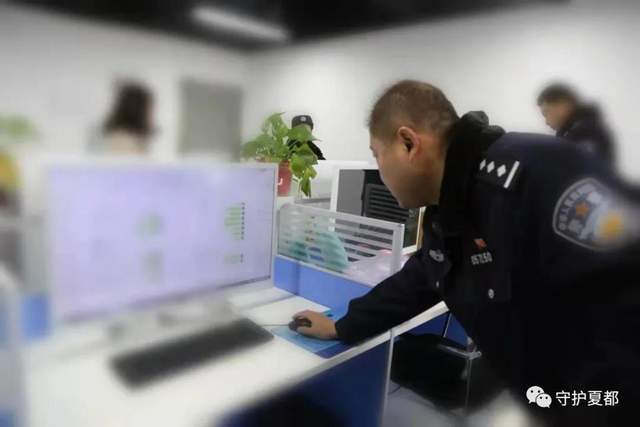 禹州警方集中对禹王广场、时代广场进行清理清查 禹州警方集中对禹王广场、时代广场进行清理清查