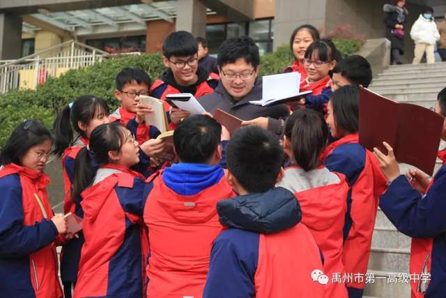 清华大学教授、河南招生组组长谢旭东莅临禹州一高作专题报告 清华大学教授、河南招生组组长谢旭东莅临禹州一高作专题报告