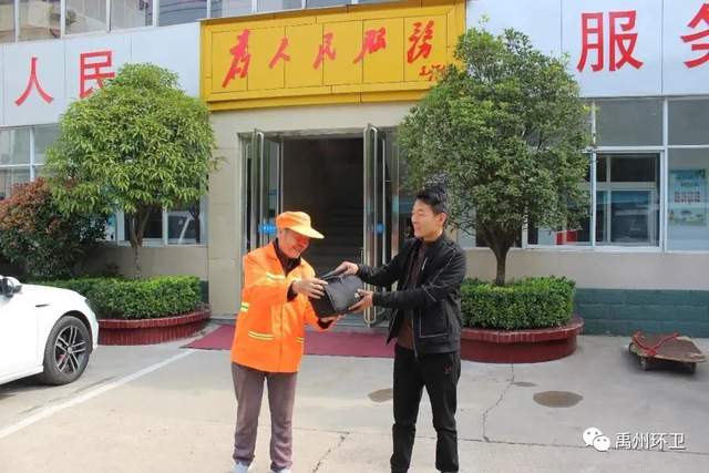 禹州环卫:助人为乐暖人心 平凡岗位传美德 禹州环卫:助人为乐暖人心 平凡岗位传美德