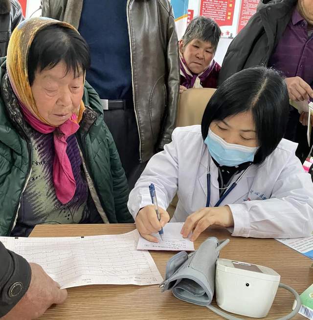 禹州市中心医院“健康家乡行”义诊活动---花石站 禹州市中心医院“健康家乡行”义诊活动---花石站