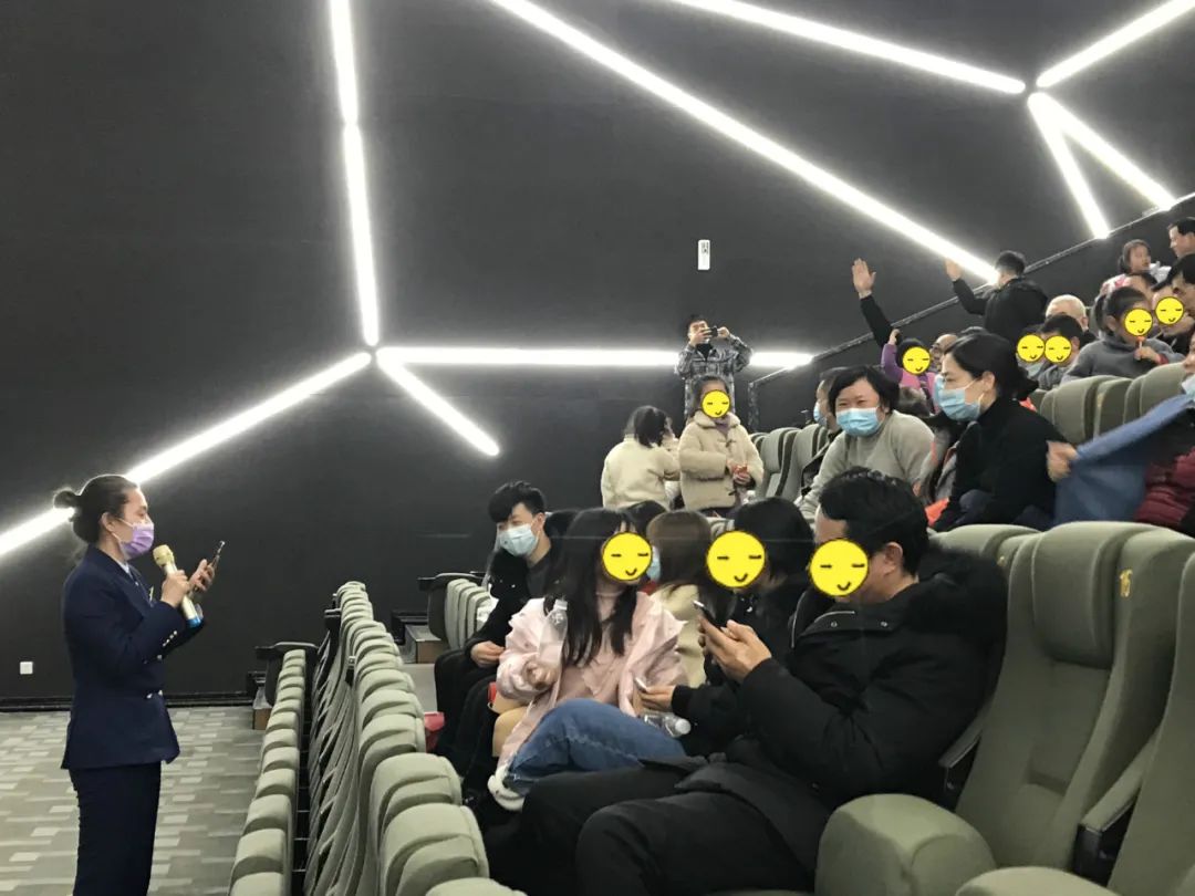 禹州建业教师公益观影专场进行中