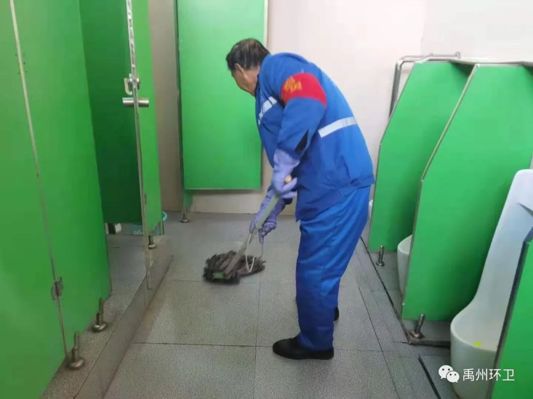 禹州环卫：开展清洁行动 擦亮城市名片