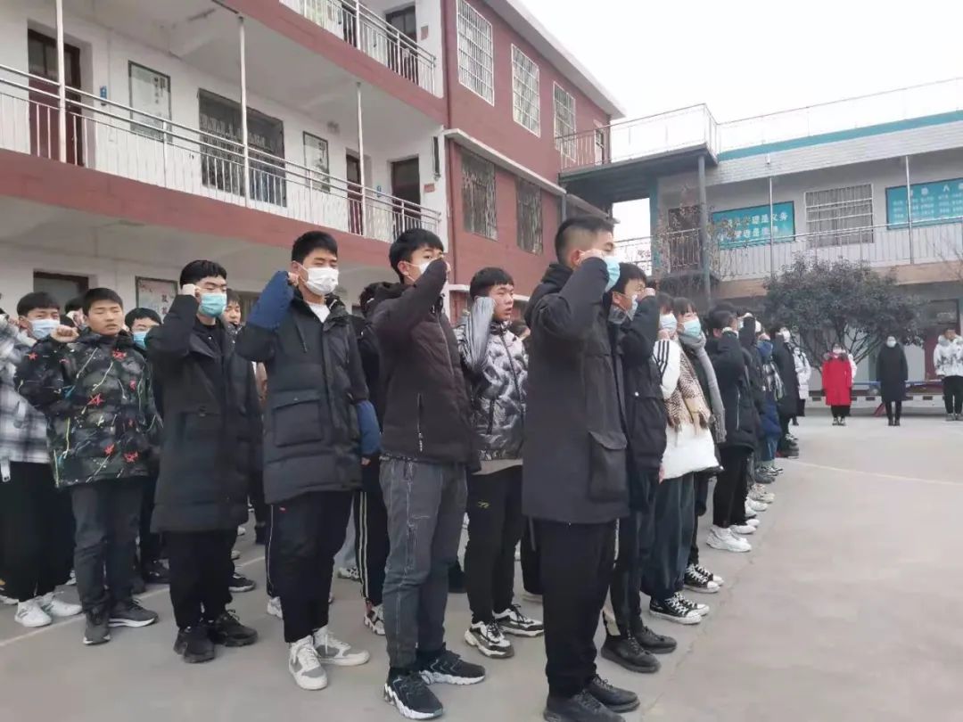 禹州南区学校举行“新起点、新希望”主题升旗仪式