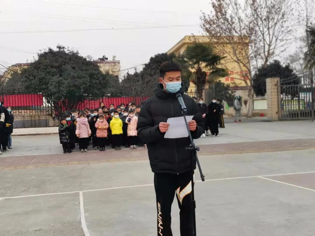 禹州南区学校举行“新起点、新希望”主题升旗仪式