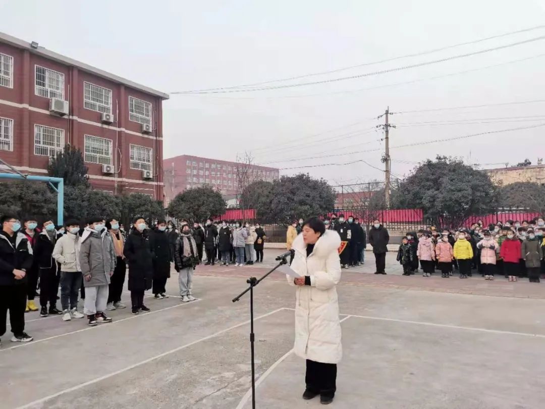 禹州南区学校举行“新起点、新希望”主题升旗仪式