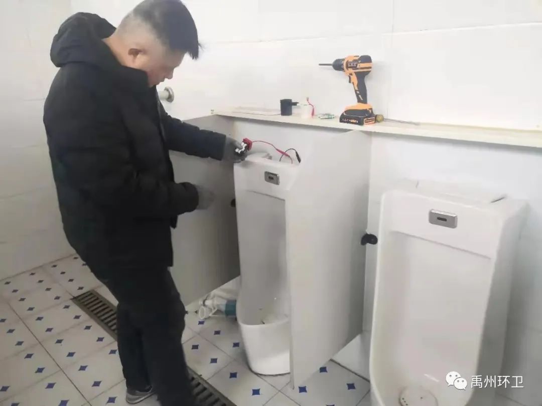 禹州环卫：寒冬中坚守岗位 清洁日扮靓家园