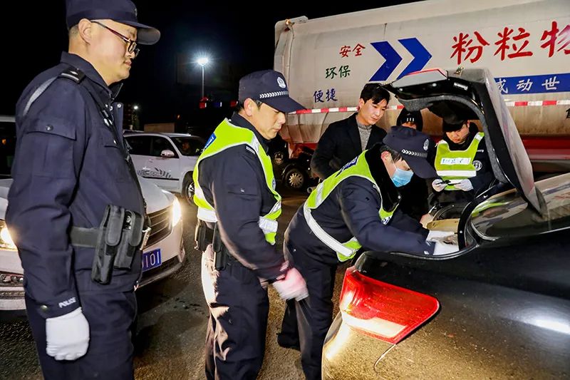 致敬 · 警察——耿亚伟摄影作品