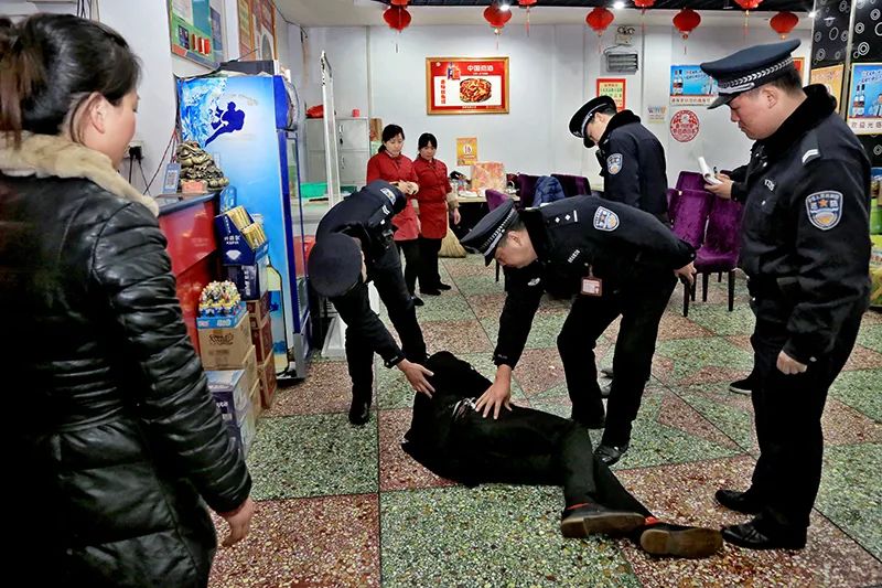 致敬 · 警察——耿亚伟摄影作品