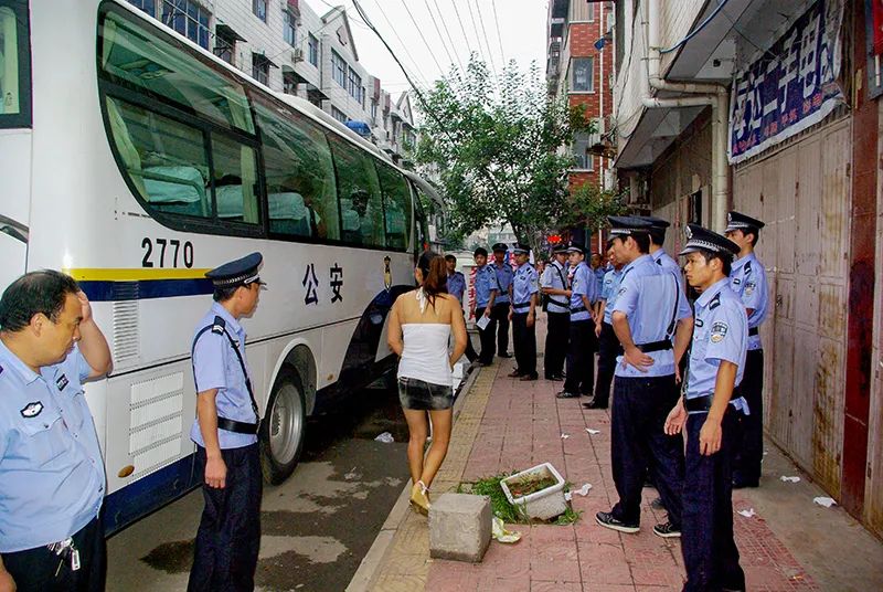致敬 · 警察——耿亚伟摄影作品