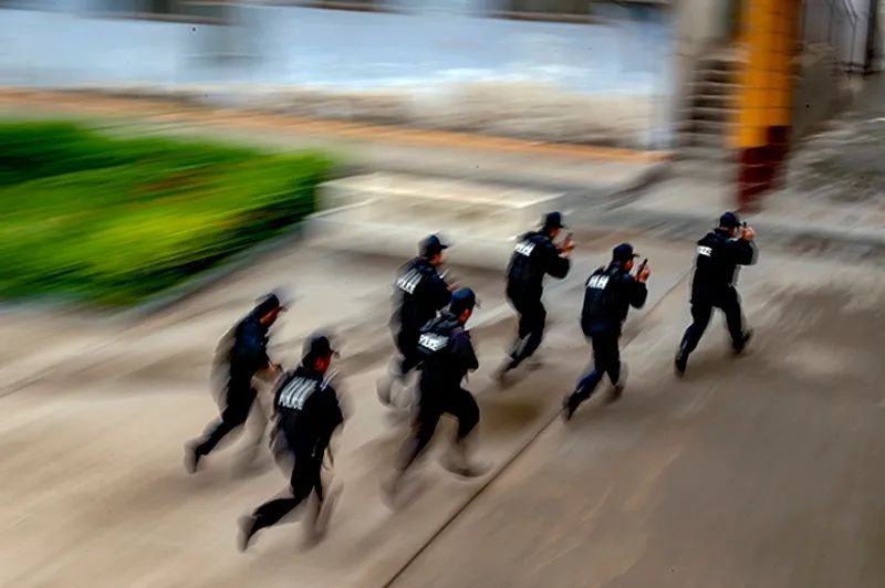致敬 · 警察——耿亚伟摄影作品