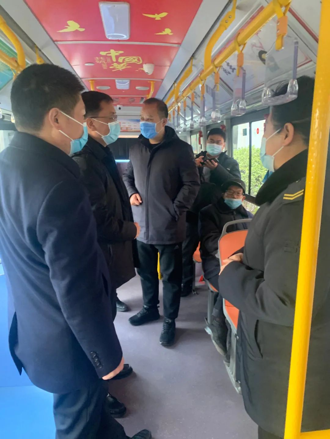 许昌市副市长李海峰莅临禹州公交公司调研疫情防控工作